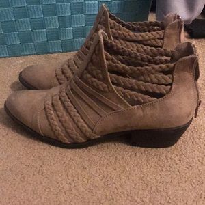 7.5 tan booties